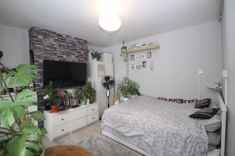 73 Hicks Avenue, Greenford, UB6 8EZ