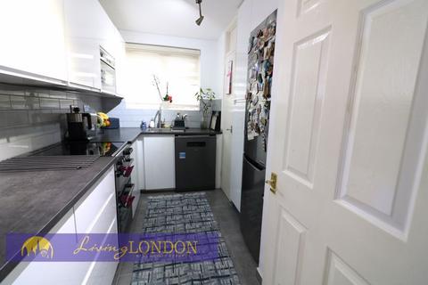 6 Darcy Close, Cheshunt, Waltham Cross, EN8 8UQ