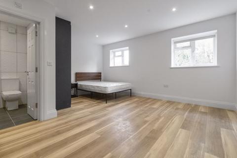 Studio to rent, Hanmer Road, next to St Thomas Church, Milton Keynes