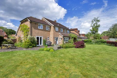 5 bedroom detached house for sale, Well Close, Leigh TN11