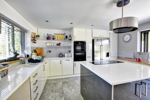 3 bedroom detached house for sale, Broad Oak, Rye