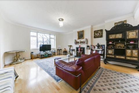 3 bedroom flat for sale, Avenue Road, London