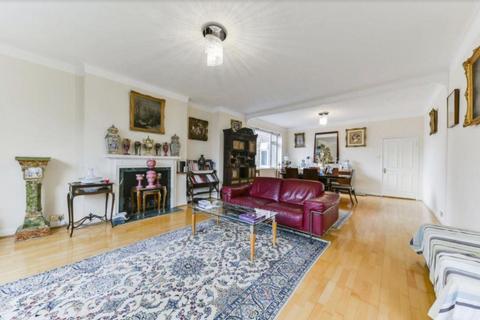 3 bedroom flat for sale, Avenue Road, London