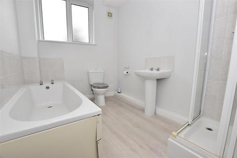 2 bedroom flat for sale, Clough Road, Hull
