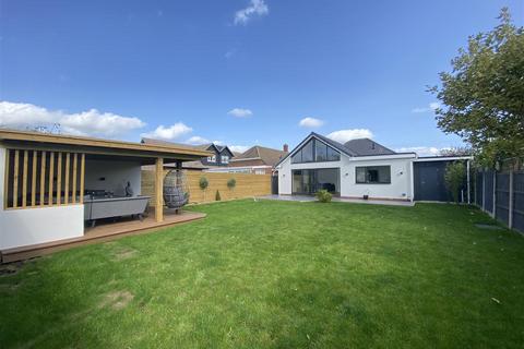 3 bedroom detached bungalow for sale, Glyn Way, Fareham PO14