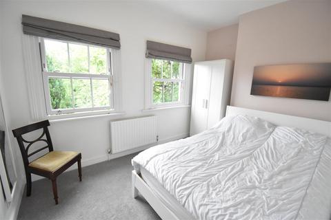 1 bedroom apartment to rent, Cleaveland Road, Surbiton
