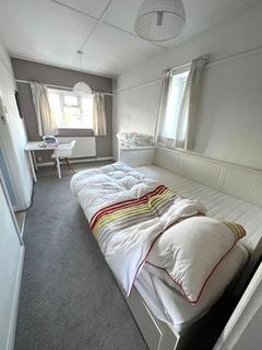 1 bedroom in a house share to rent, Grange Road, Chessington