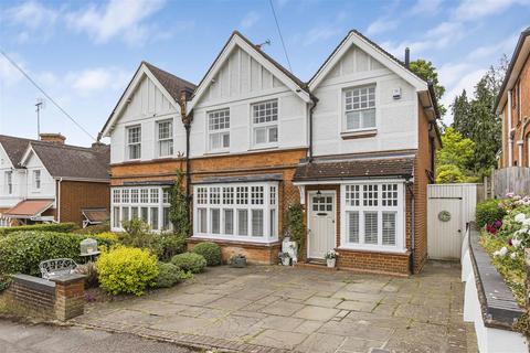 15 The Crosspath, Radlett, WD7 8HR