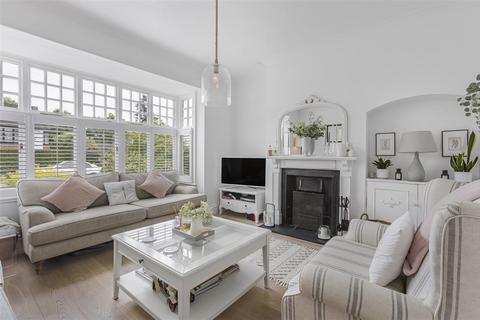 15 The Crosspath, Radlett, WD7 8HR