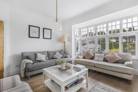 15 The Crosspath, Radlett, WD7 8HR