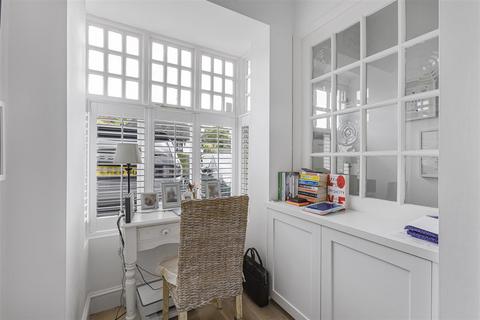 15 The Crosspath, Radlett, WD7 8HR