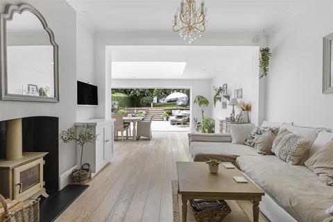 15 The Crosspath, Radlett, WD7 8HR