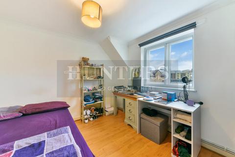 Flat 8, Bordeston Court The Ham, Brentford, TW8 8HW