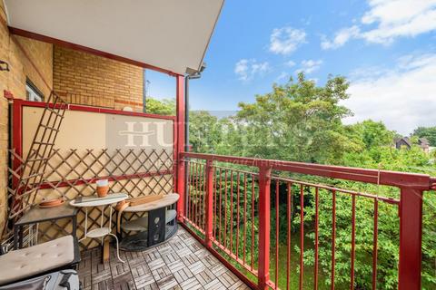 Flat 8, Bordeston Court The Ham, Brentford, TW8 8HW