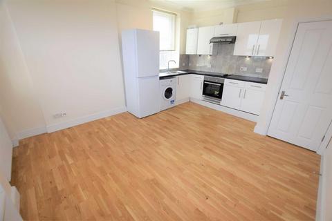 2 bedroom flat to rent, High Road, North Finchley