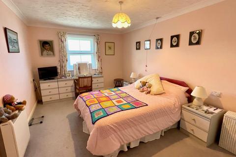 2 bedroom retirement property for sale, Clarence Road, Craig y Don, Llandudno