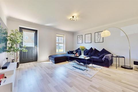 2 bedroom flat for sale, Glandford Way, Chadwell Heath, RM6