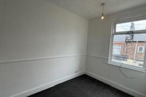 2 bedroom terraced house to rent, Hanover Street, Stalybridge, Cheshire, SK15 1LR