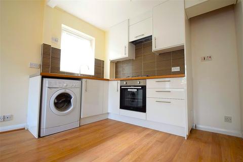 1 bedroom end of terrace house to rent, Shirley Crescent, Beckenham