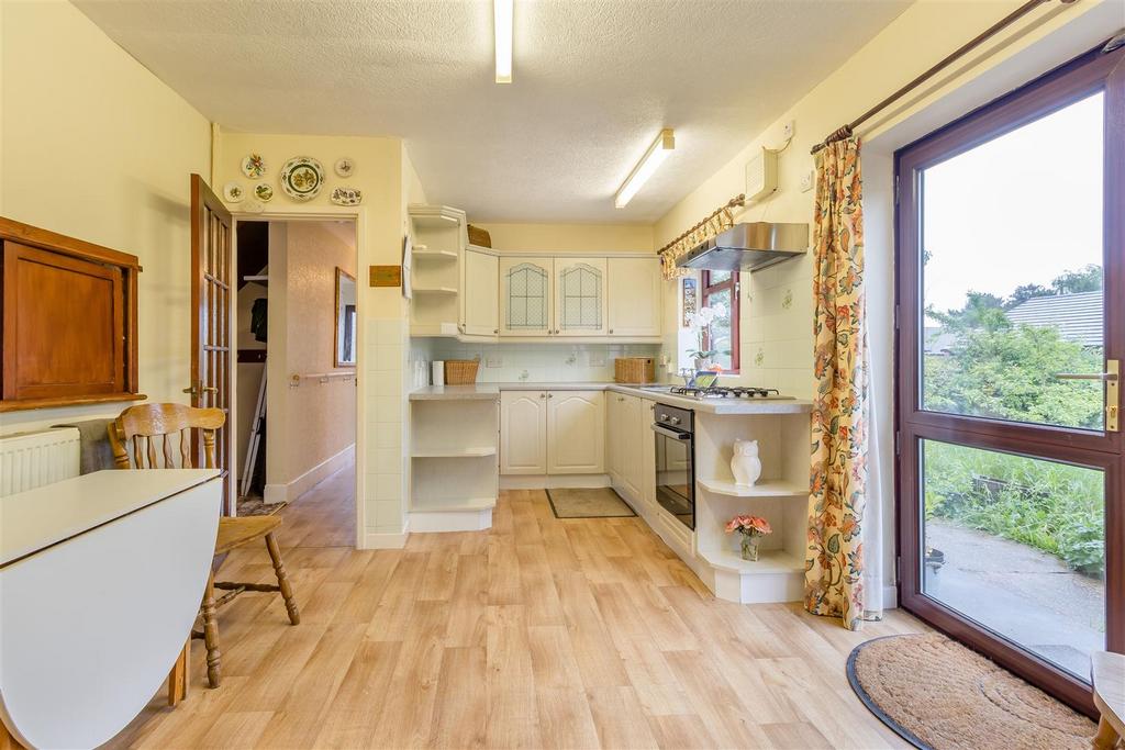 8599261-interior10.jpg