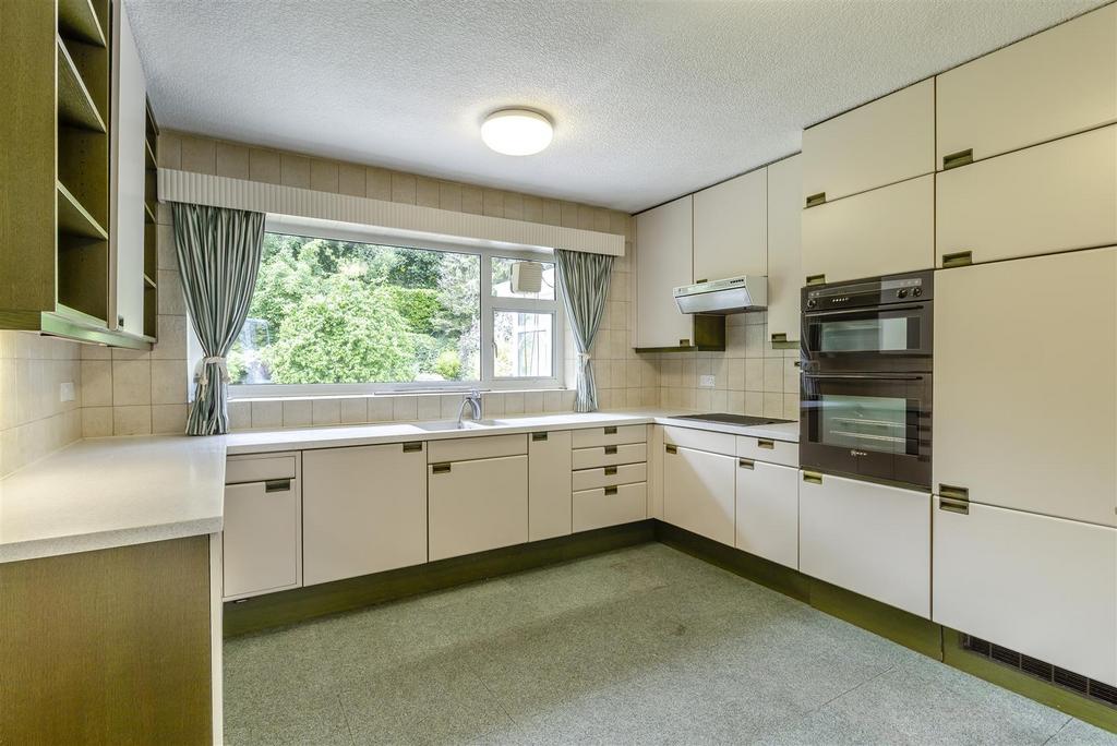8599248-interior03.jpg
