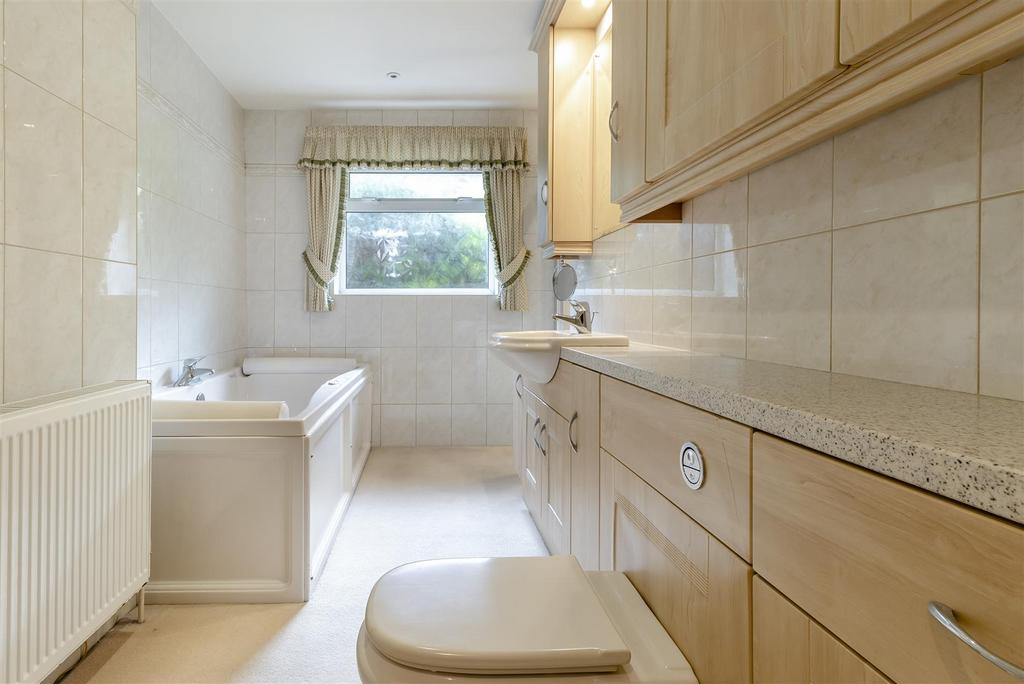 8599248-interior16.jpg