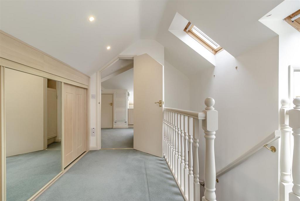 8599248-interior21.jpg