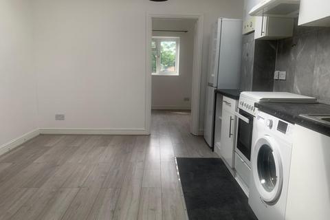 1 bedroom apartment for sale, Woodside Green, London SE25