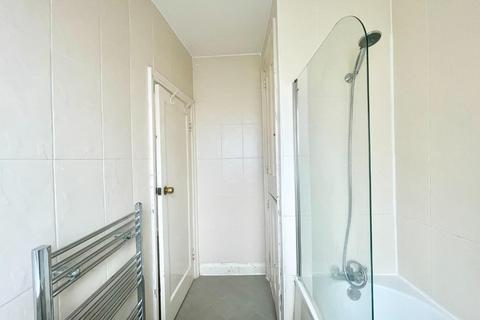4 bedroom detached house to rent, Culmington Road, West Ealing W13