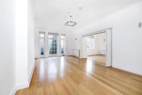 4 bedroom flat to rent, Eyre Court, St Johns Wood, NW8