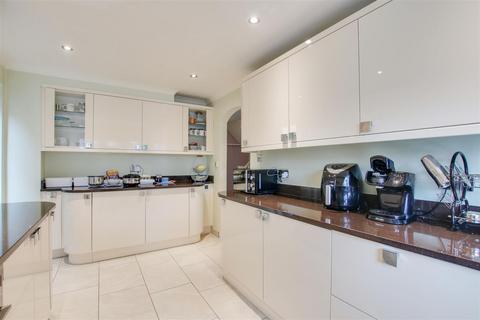 4 bedroom semi-detached house for sale, Stafford Close, Cheshunt,