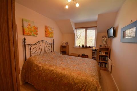 2 bedroom apartment to rent, Castle Grove, Pontefract,  WF8