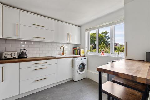 46b Wellesley Road, London, E11 2HF
