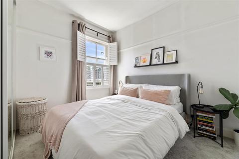 46b Wellesley Road, London, E11 2HF