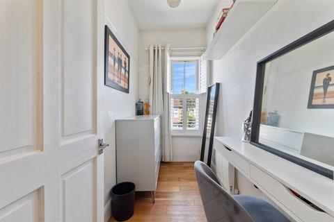 46b Wellesley Road, London, E11 2HF