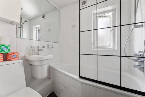 46b Wellesley Road, London, E11 2HF