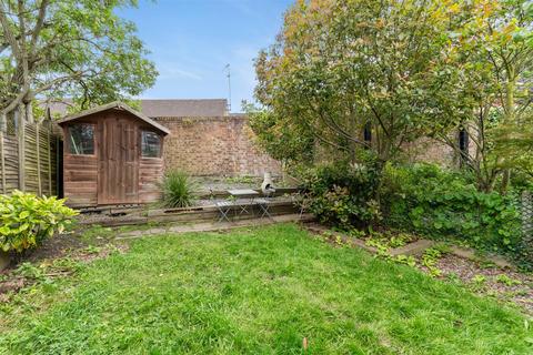 46b Wellesley Road, London, E11 2HF