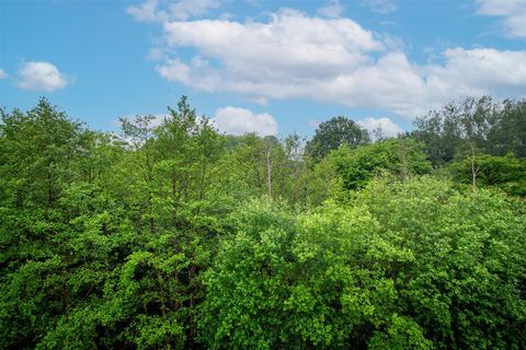 48 Brooklands, Haywards Heath, RH16 4TS