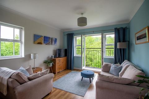 48 Brooklands, Haywards Heath, RH16 4TS