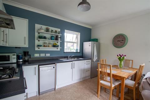 48 Brooklands, Haywards Heath, RH16 4TS