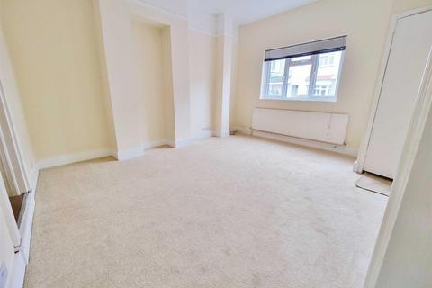 1 bedroom flat to rent, Glendale Gardens, Leigh On Sea