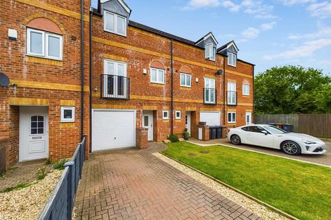 3 bedroom townhouse for sale, St James Place, North Hykeham, Lincoln