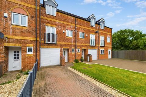 3 bedroom townhouse for sale, St James Place, North Hykeham, Lincoln