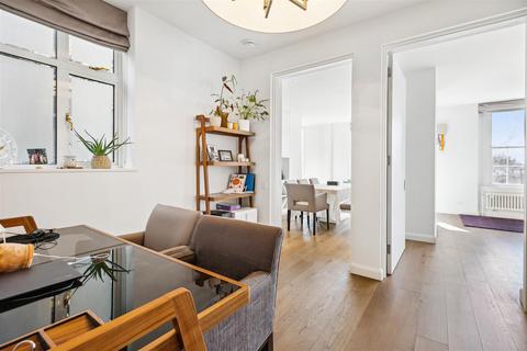 3 bedroom flat for sale, North End House, Fitzjames Avenue, London, W14