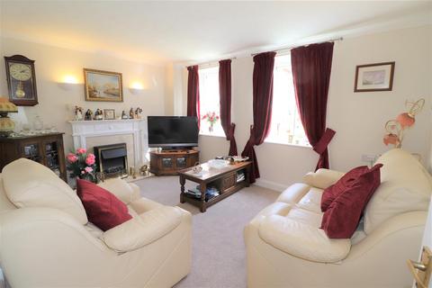 1 bedroom apartment to rent, Moorlands Lodge, Moorlands Avenue, Kenilworth
