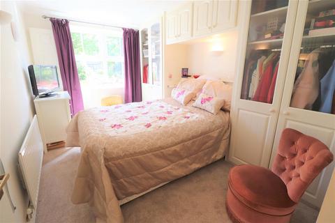 1 bedroom apartment to rent, Moorlands Lodge, Moorlands Avenue, Kenilworth