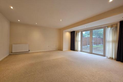 4 bedroom terraced house to rent, Albanvale Close, Bowdon, Altrincham
