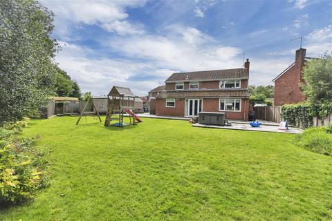 4 bedroom detached house for sale, Woodlands Grove, Higher Heath