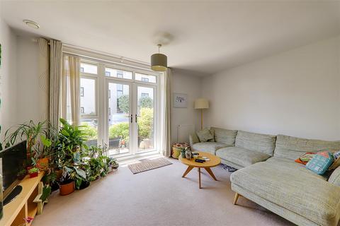 2 bedroom flat for sale, Frobisher House, The Waterfront, 15 Eirene Road, Worthing BN12