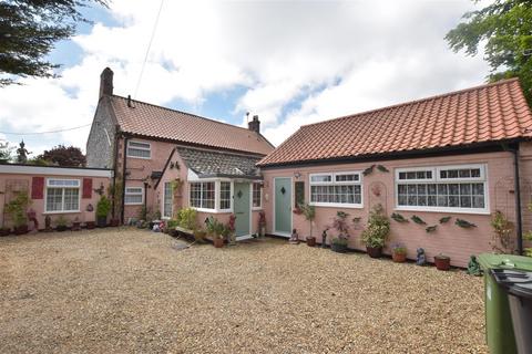 3 bedroom cottage for sale, Holt Road, Aylmerton, Norwich